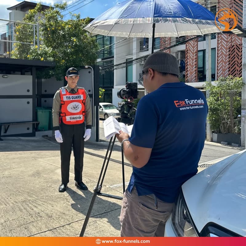 Tim Fox Funnels saat syuting untuk klien